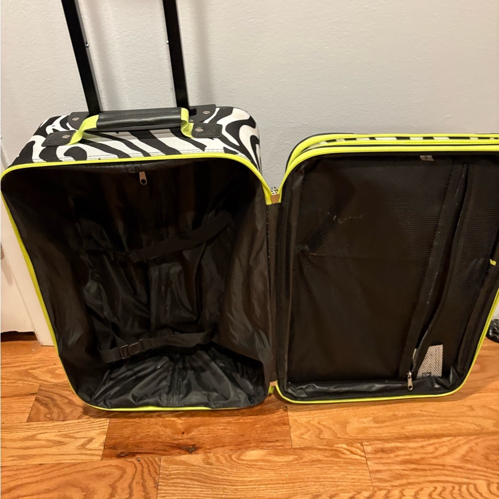 Kohl's Zebra Print Luggage Set with Lime Accents - Picture 5 of 9